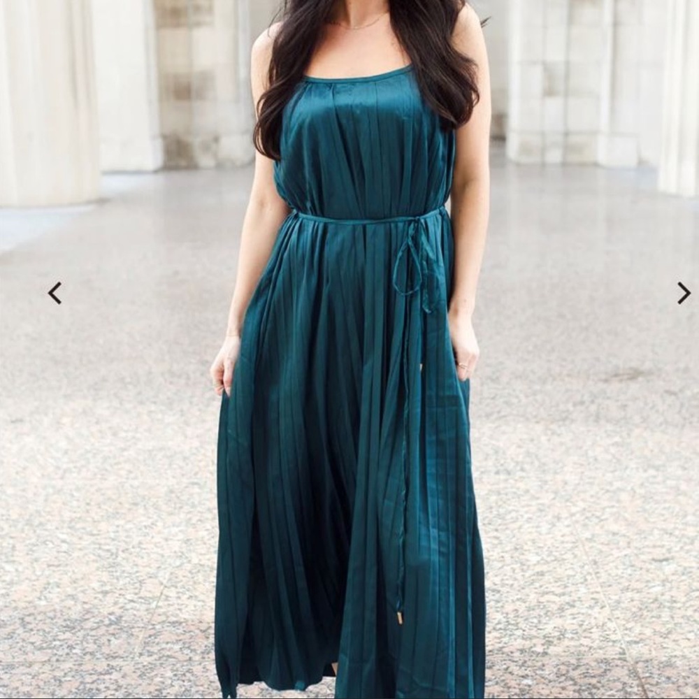 Bishop + Young Pleated Maxi Dress M Green Satin Boho Beachy Party Cocktail